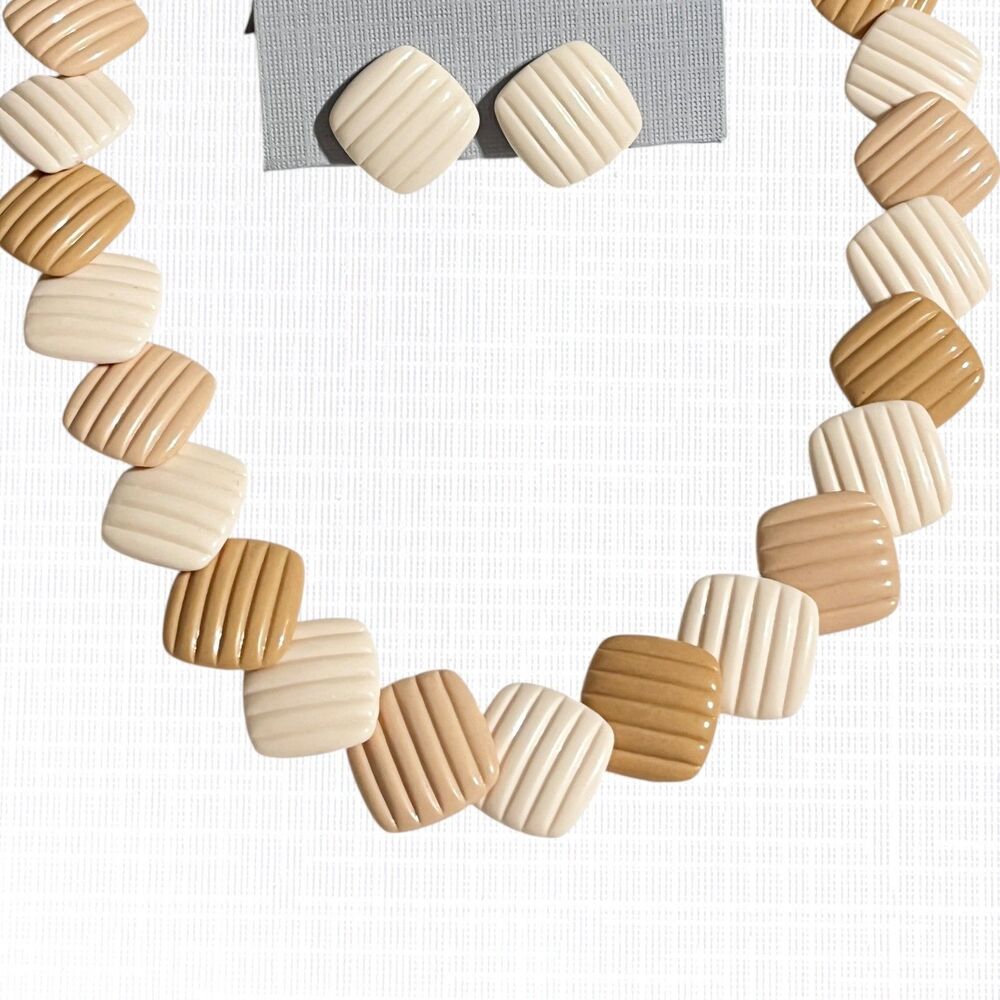 VTG Avon Summer Sands Necklace Clip-On Earrings Set Ribbed Beige Acrylic Mod - Picture 8 of 8